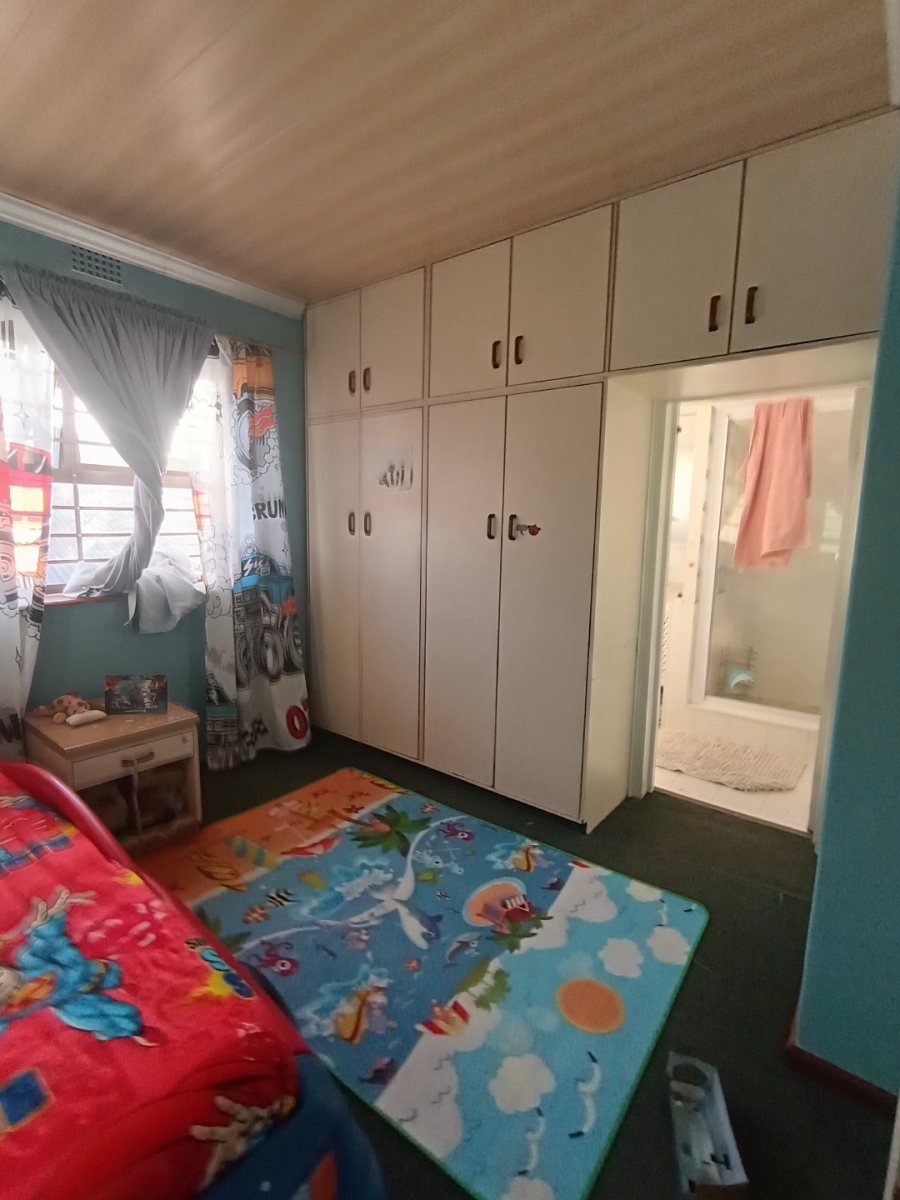 6 Bedroom Property for Sale in Maitland Western Cape